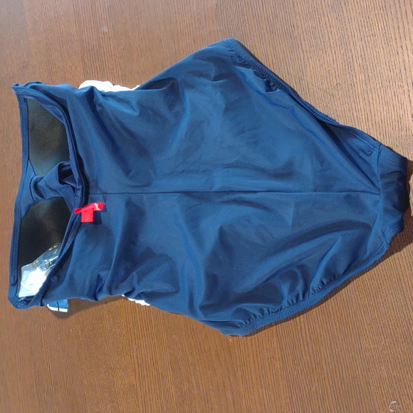 NWT SPANX Woman One Piece Swimsuit with Slimming Control - Picture 3 of 6